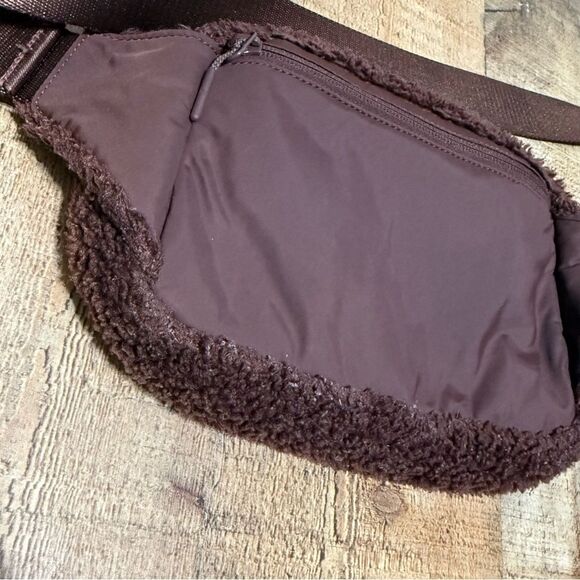 Lululemon Athletica Everywhere Belt Bag Large Fleece In Brown & Gold LU9BDUS - Picture 8 of 16